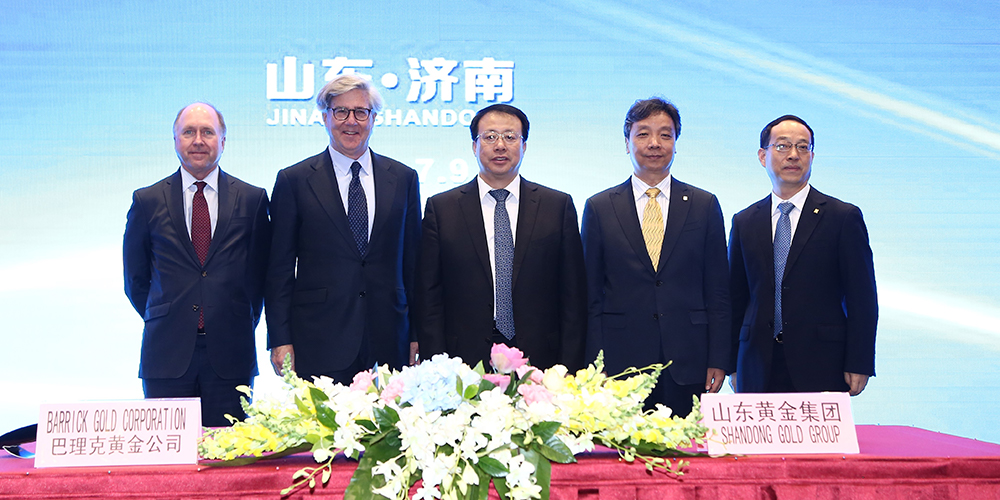 Leaders from Barrick and Shandong signed the enhanced strategic cooperation agreement at a ceremony today in Jinan, Shandong province, China. (Left to right) From Barrick: Kevin Thomson, Senior Executive Vice President, Strategic Matters; and John L. Thornton, Executive Chairman. From Shandong: Li Guohong, President; Chen Yumin, Chairman; and Gong Zheng, Deputy Secretary of the Provincial Party Committee and Governor of Shandong Province.