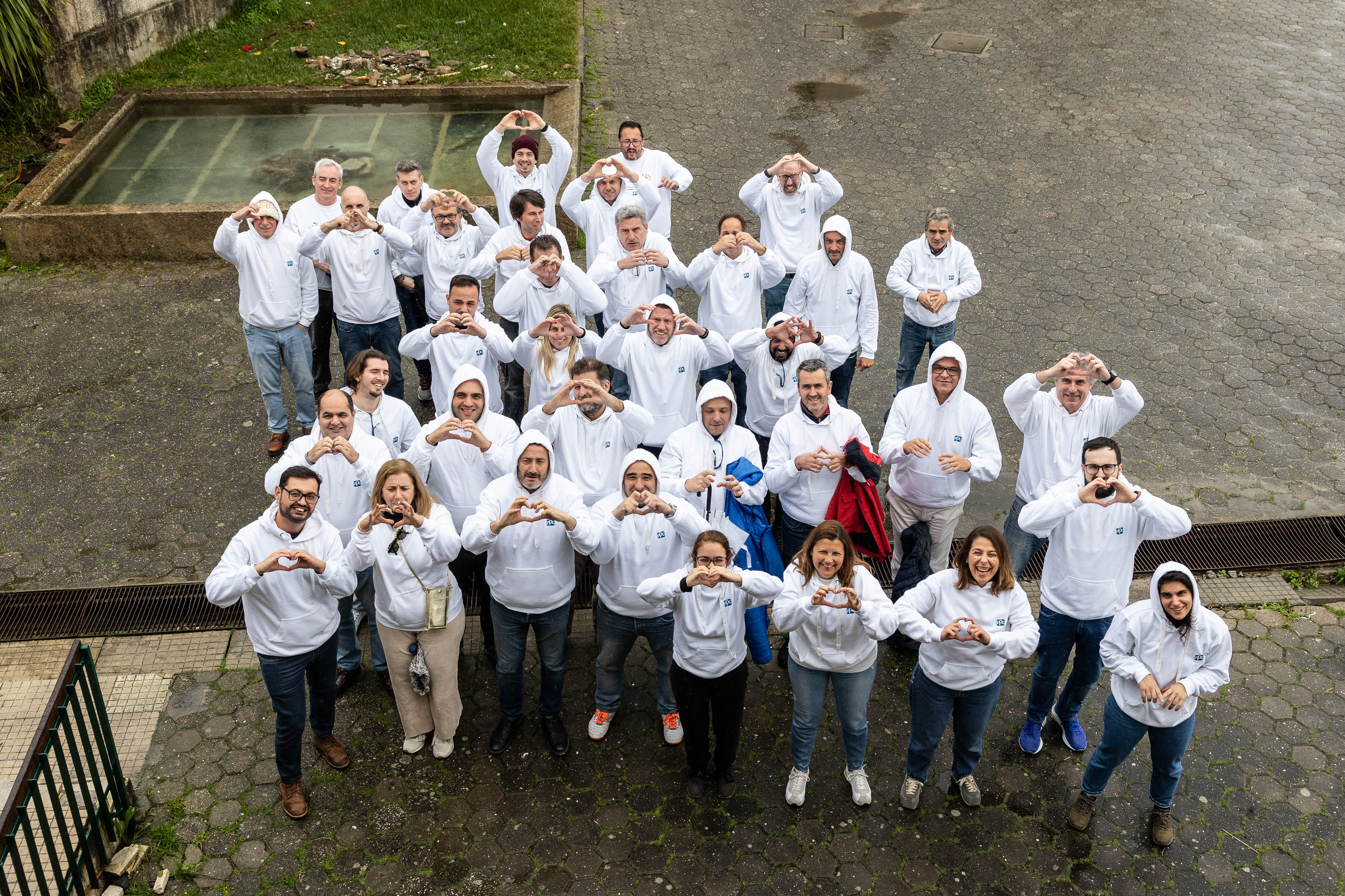 PPG employees and customers carried out a COLORFUL COMMUNITIES® project to help revitalize Obra ABC, a residential school for underprivileged children and young people in Porto, Portugal.