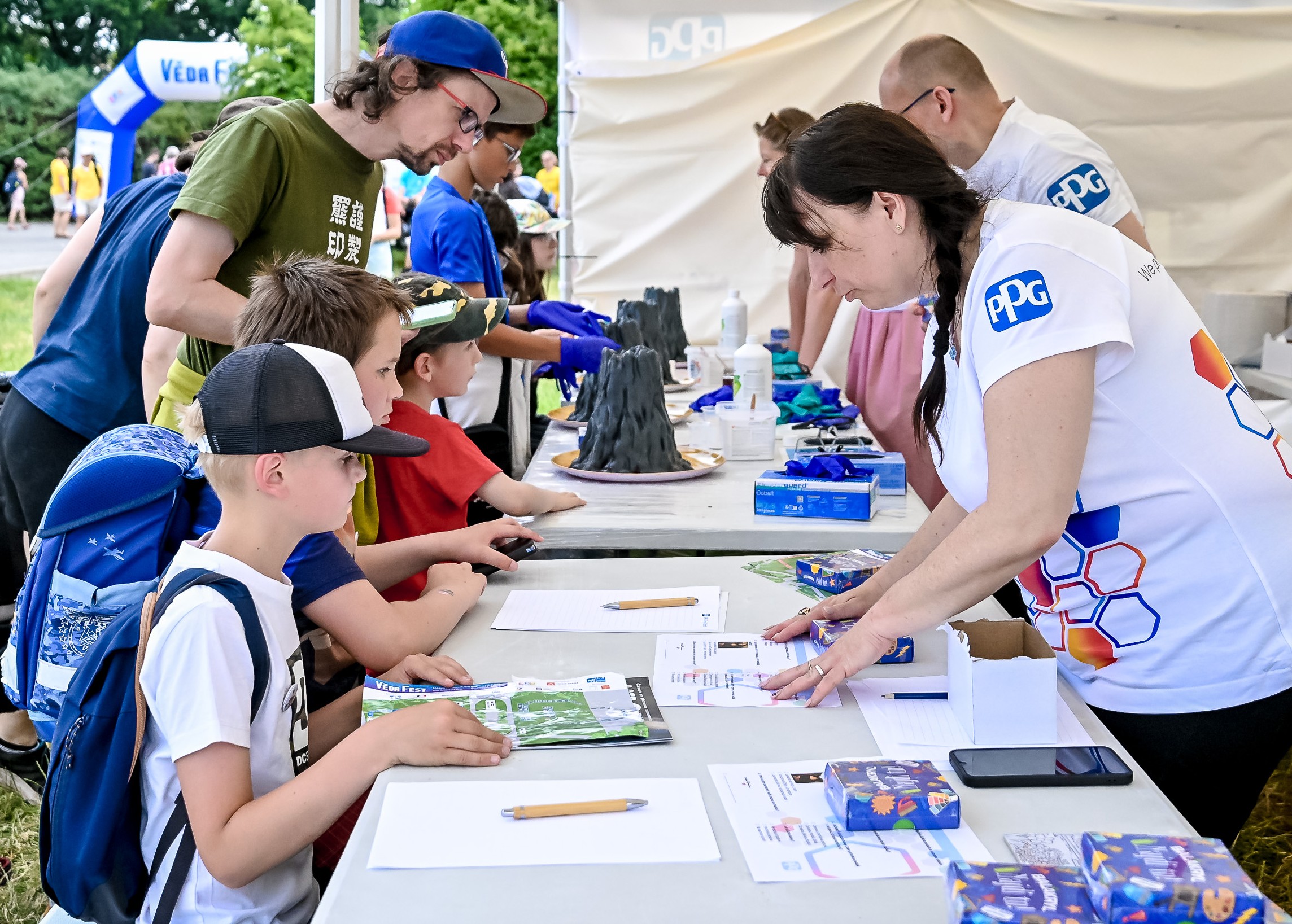PPG has announced its third year of partnership with ScienceFest (“VedaFest”), the largest open-air science event in Czechia.
