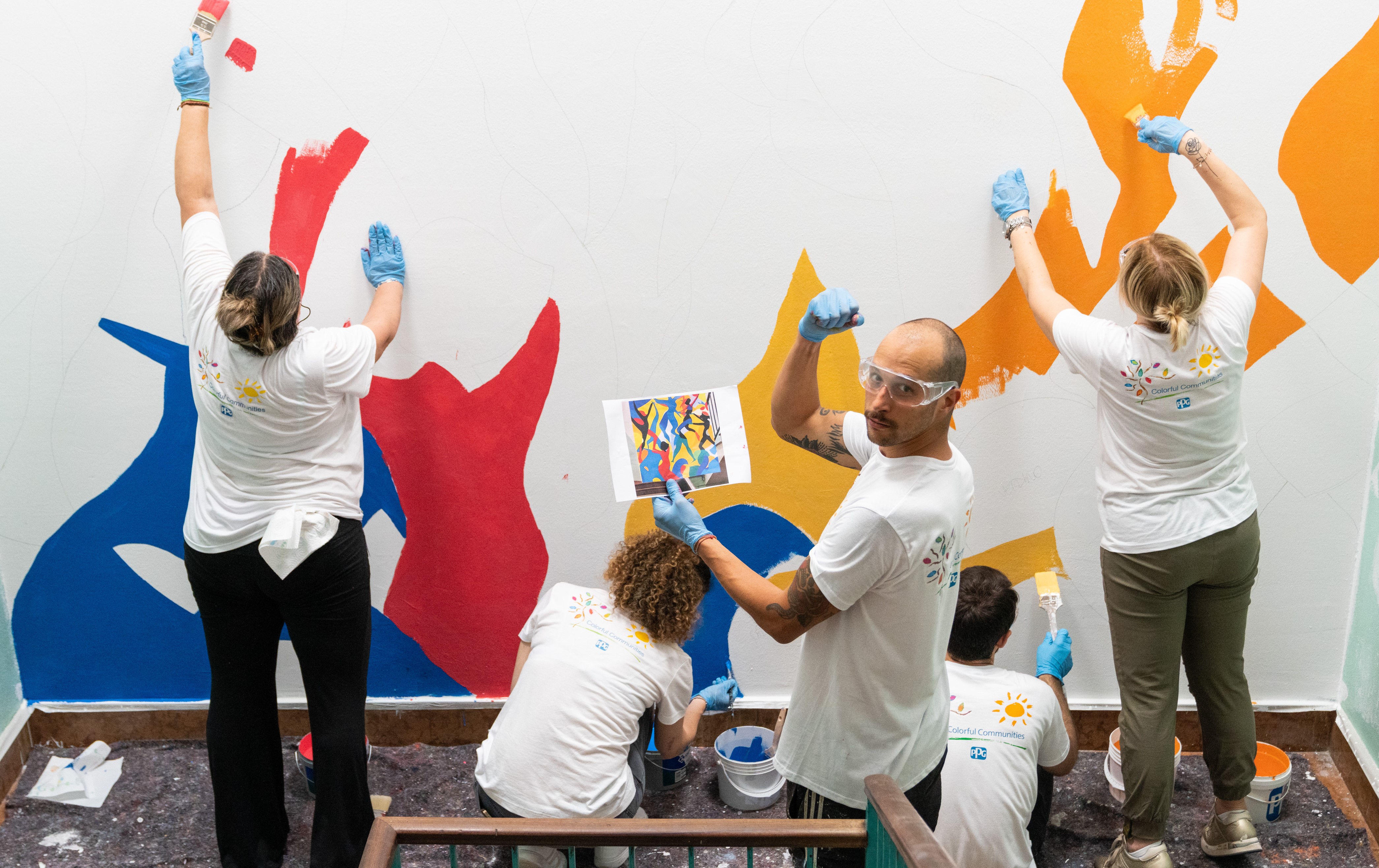 PPG volunteers completed a COLORFUL COMMUNITIES ® project that helped revitalize a middle school in Novate Milanese, Italy