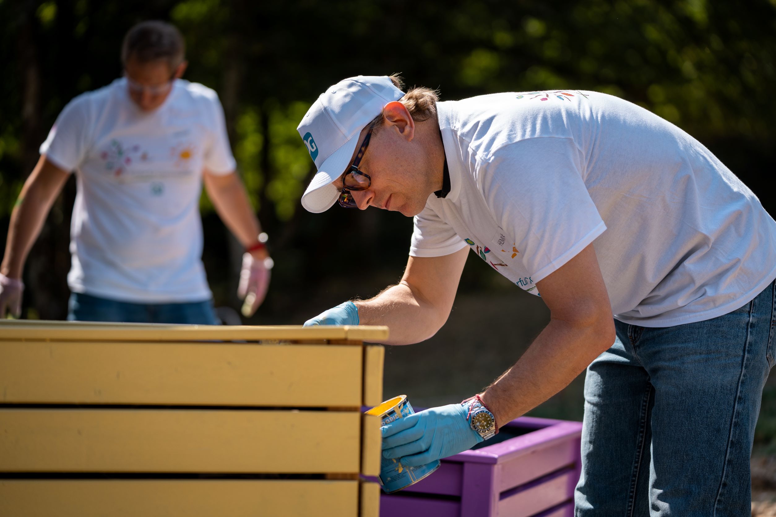 Henrik Bergström, PPG vice president, joined volunteers in a COLORFUL COMMUNITIES® project that helped revitalize the Ecole & Collège Saint Joseph School in Divonne les Bains, France, as part of the company’s New Paint for a New Start initiative.