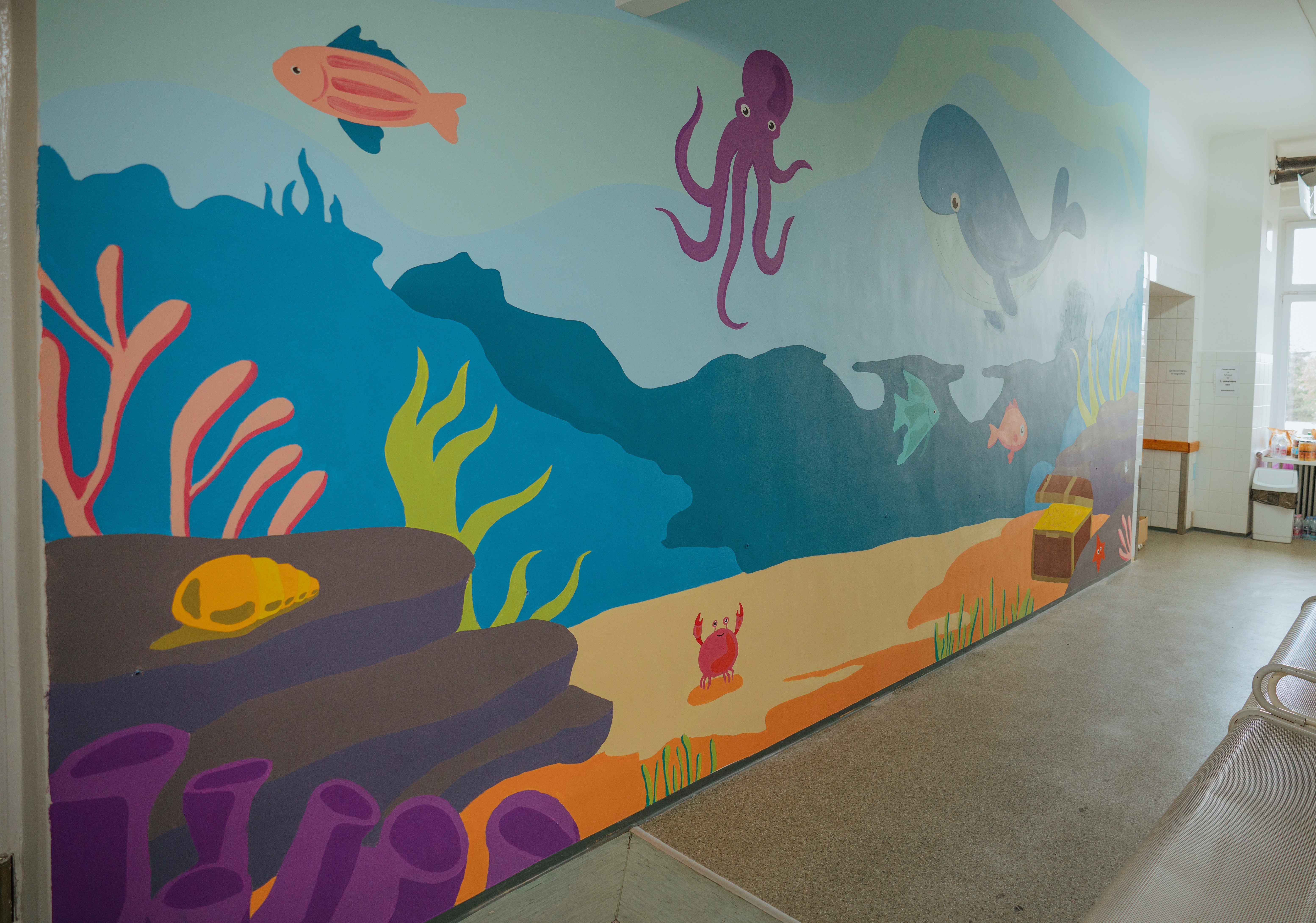 PPG volunteers created two murals as part of a COLORFUL COMMUNITIES® project at the Colegio Villar Palasí school in Valencia, Spain.